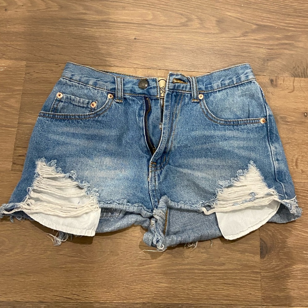 super cute distressed jean shorts from DEJAVU size 27